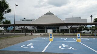 小さい空港ですが九州から北海道まで行ける