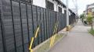 矢作橋を渡って少し進んで右側の通り