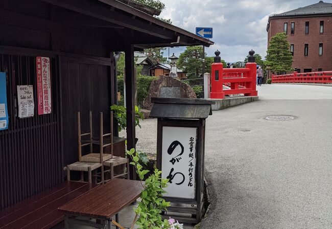 パリパリの山菜天ぷらが載ったお蕎麦も美味しかったです