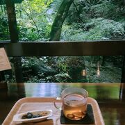 滝の見える薬膳カフェ　席数は少ないから良席は運次第。