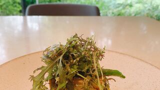 緑に囲まれたレストラン