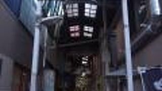 渋い昭和のアーケードが残ってます。