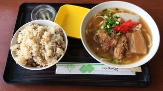 名護や北部への観光拠点。