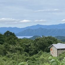 田沢湖が青く光る