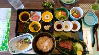 ホテル龍名館のレストラン