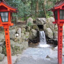 水をひしゃくで汲んでかけてました