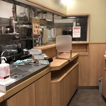 店内…7～8人で満席かな