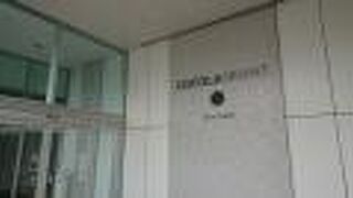 西武百貨店跡地を再開発してできたビルの商業施設