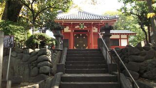 浅草寺の境内にある弁天堂