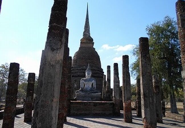 池の小島にある寺院