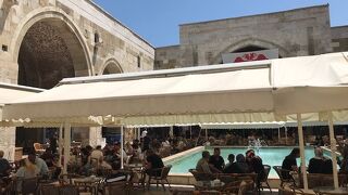 チフテ ミナーレのすぐ後ろ