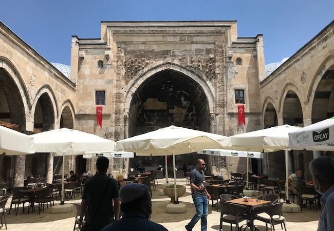 シファーイェ神学校に似てる