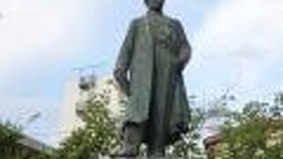 街歩きの途中で （野口英世青春広場） 