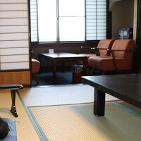 和室と窓側にソファー