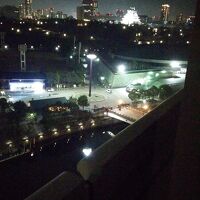 ライトアップした大阪城と夜景