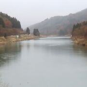 長野・新潟県境ではすでに風格あふれる大河でした