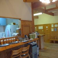 フロント棟の受付と食堂入り口付近カウンター