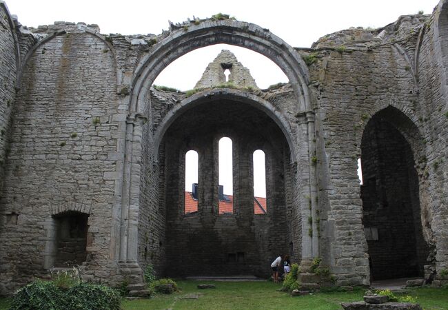 1100年代の教会の廃墟