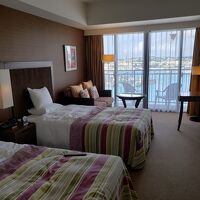 古さは感じますがキレイにされていて不快感はなし。ベッドが固め