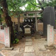 花園神社の中にある