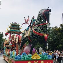 中国らしいムーランも登場