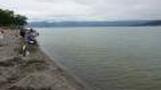 砂を掘ると温泉が出る