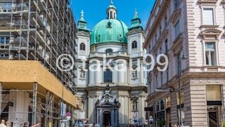 建物の規模はやや小ぶりですが、シュテファン大聖堂にも劣らないほどエクステリアもインテリアも美しいです。