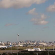 モノレール越しに見えた羽田空港の風景！忙しそう！