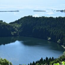 二ノ目潟（直径400m、水深12m）、戸賀湾（水深15m）