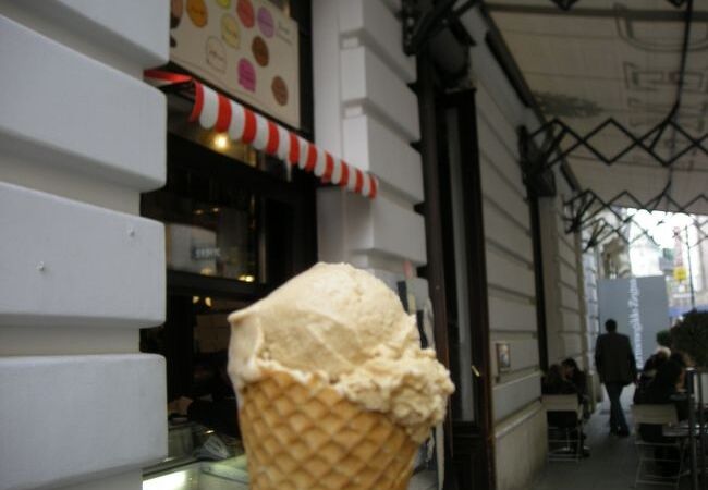 ザッハトルテの名店。アイスもおいしいです。