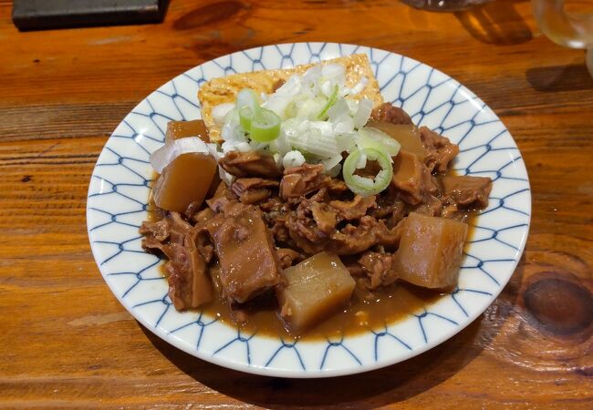 リーズナブルで活気ある人気居酒屋