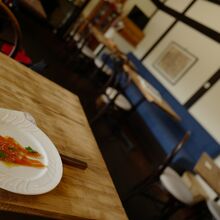 前菜で頂いた、ヤジオマスのカルパ。