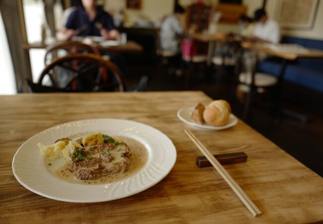 中禅寺湖の食堂が並ぶ一角にある、フランス料理を食べれるカフェ。