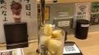 テーブルごとのサーバーからレモンサワー飲み放題