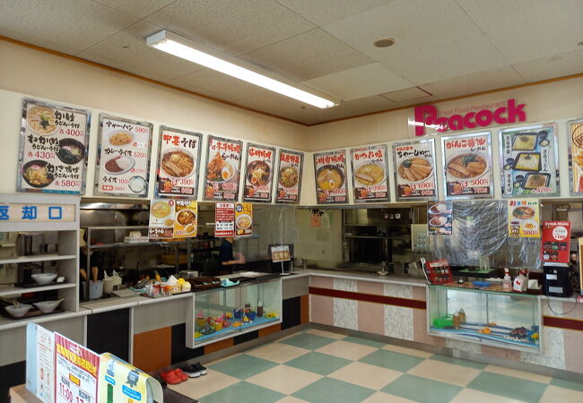 (ピーコック)みやぎ生協加賀野店の中でフードコートに隣接