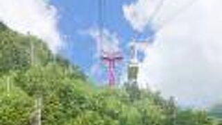 これほどまでに絶景を見れるロープウェイは数少ない