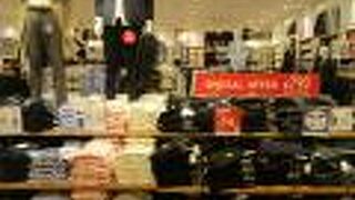 新年のユニクロ (セントラルワールド店)