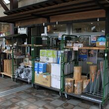 テーブルや炭、銀マットにスウェーデントーチも！！