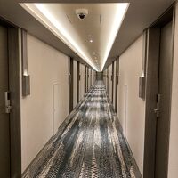 廊下は長～く見えます