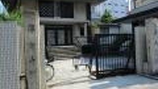 現代的な雰囲気のお寺