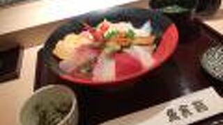 高級感がある三崎の鮮魚店直営店