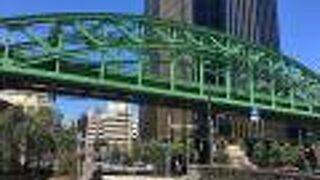 神田川に掛かるアーチ橋