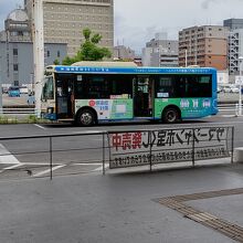 佐賀バスターミナルに停車するバス