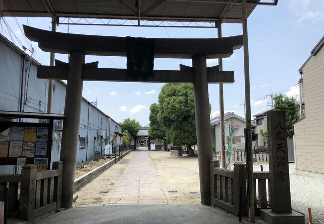 天満宮と戎神社が隣り合って同じ敷地にあります。