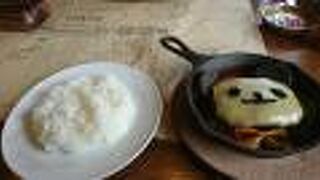 アドベンチャーワールドでゆったり食事ができます。