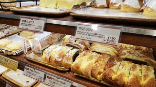 梅田駅チカ！超便利なロケーションのベーカリー兼カフェ