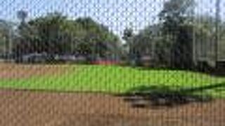 何の変哲もない草野球場ですが・・・