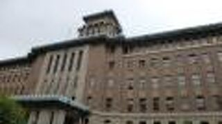 歴史と風格を感じる見事な建築物です