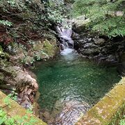 本宮山自然公園内にあり川遊びも楽しめる