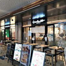 店前にテラス席